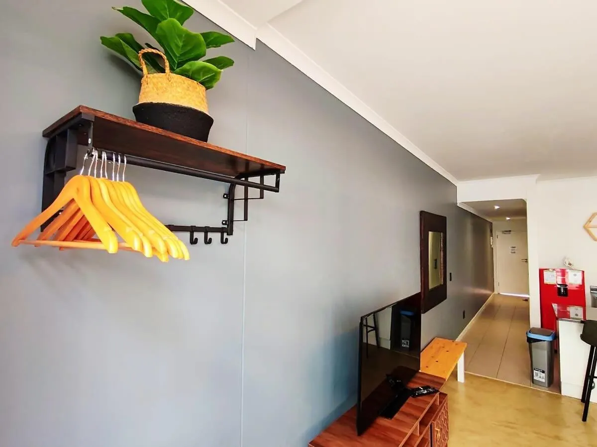 Beach Hut Empire Apartment Muizenberg