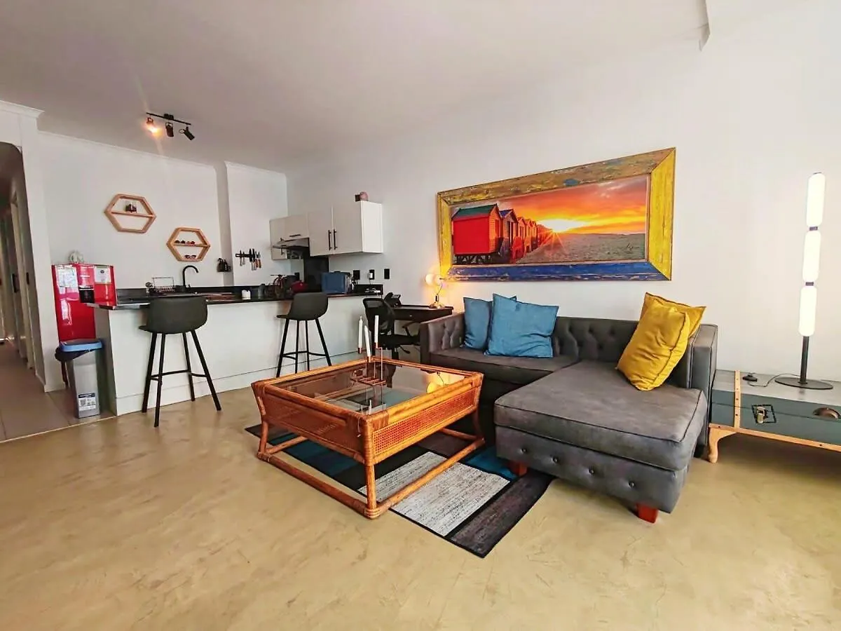 Beach Hut Empire Apartment Muizenberg