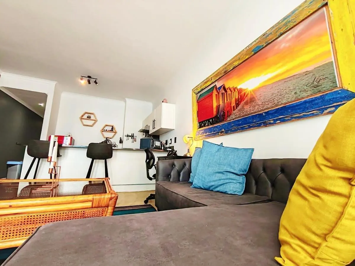 Beach Hut Empire Apartment Muizenberg Holiday home