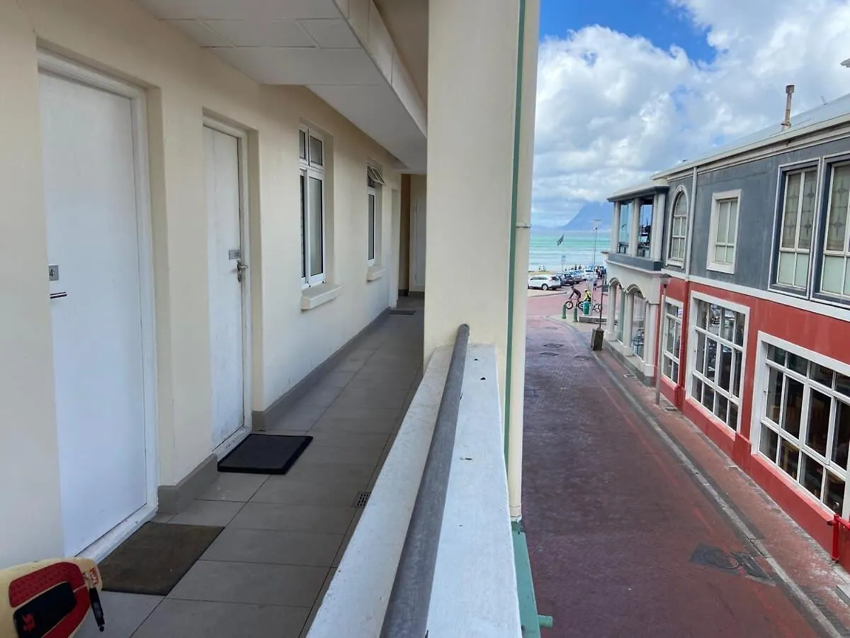 Beach Hut Empire Apartment Muizenberg